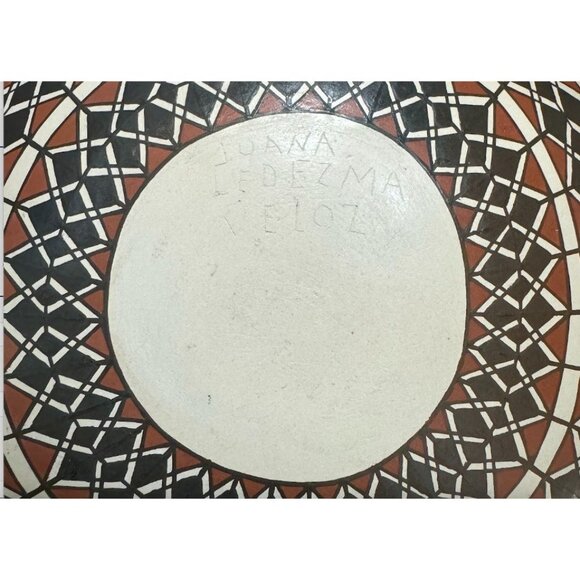 Handcrafted Acoma Pueblo Pottery Vase By Juana Ledezma Veloz Mata Ortiz pottery - Picture 7 of 9